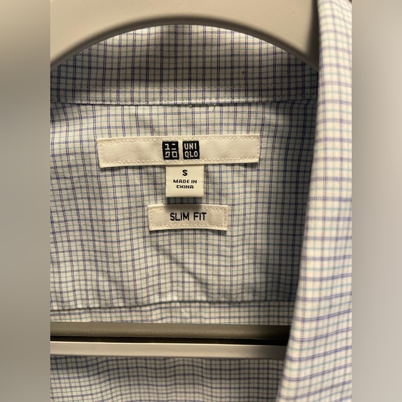 Uniqlo lot of 4 dress shirts size Small and fitted. - Picture 2 of 8
